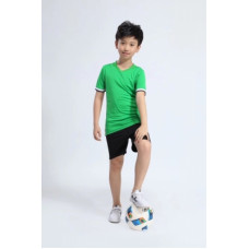 Зеленая спортивная форма для ребенка